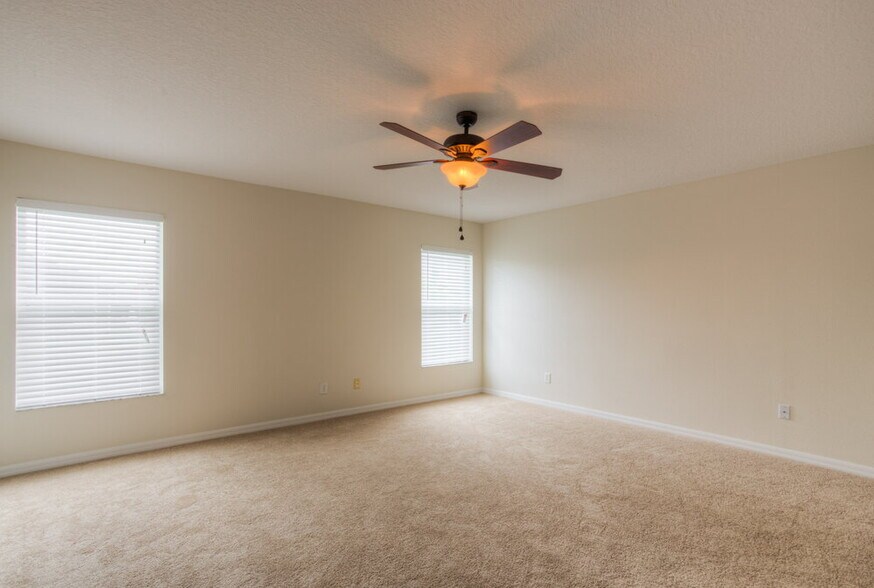 Building Photo - 735 Windrose Dr