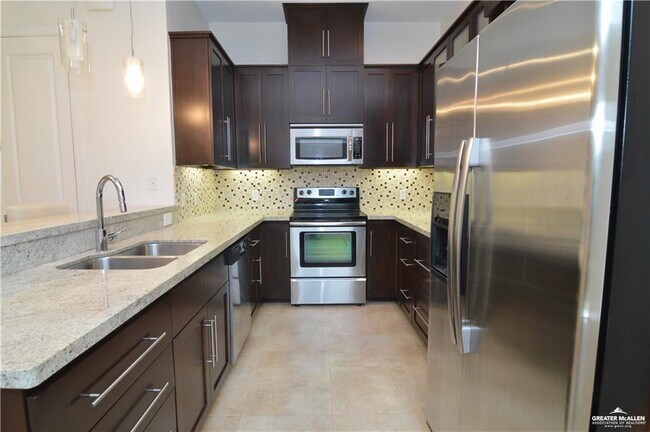 Building Photo - 27 Olympia Ave