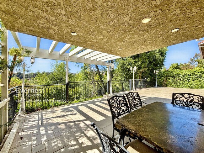 Building Photo - 10211 Clematis Ct