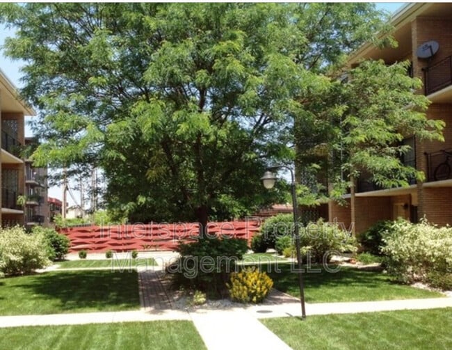 Building Photo - 9957 S Cicero Ave