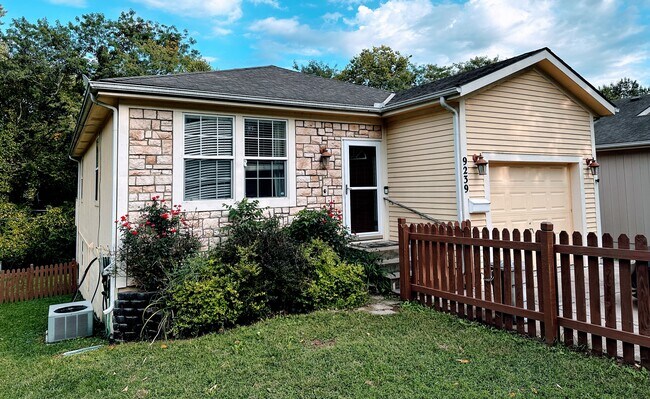 Front door outside - 9239 Walnut St