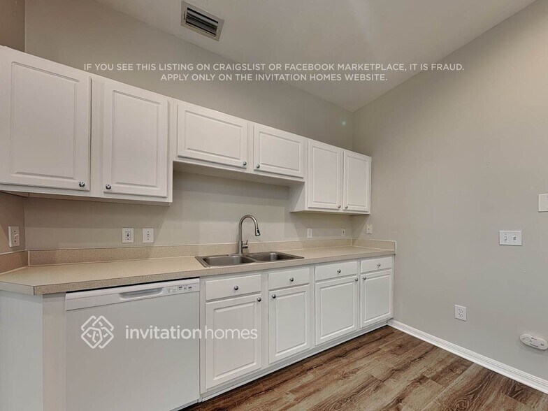 Building Photo - 17905 Havenview Ln