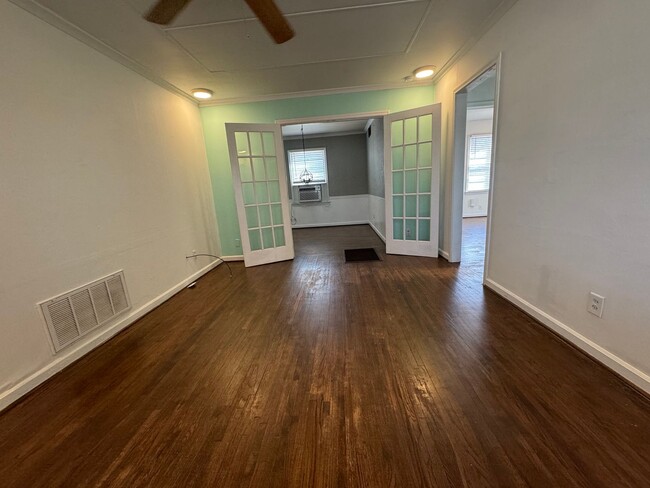 Building Photo - Adorable two bedroom one bathroom home loc...