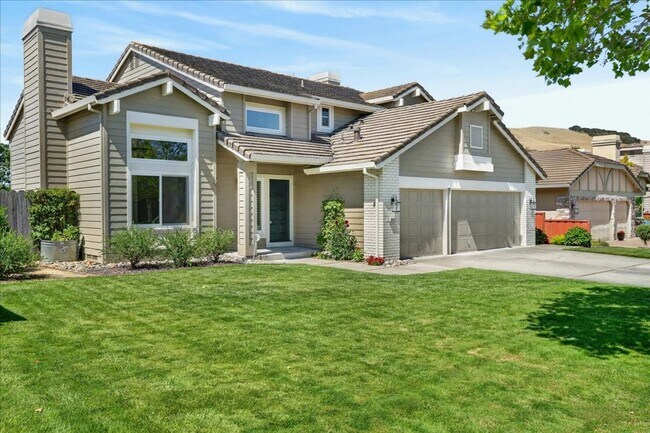 Building Photo - Toro Sunshine Expansive 4 Bed/ 3 Bath Home!