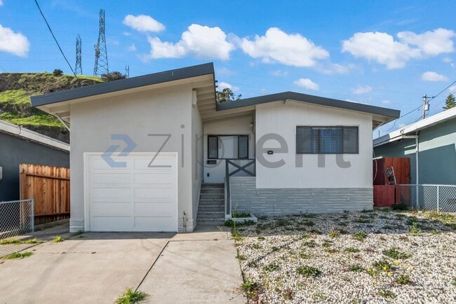 Building Photo - 161 Pecks Ln