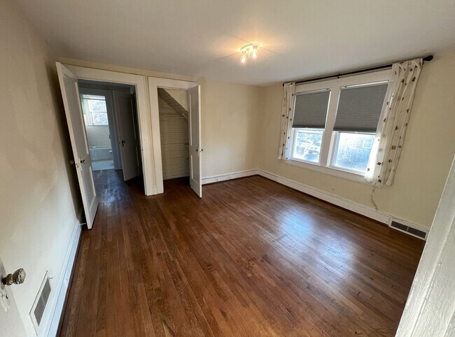 Building Photo - FOR RENT IN ARDMORE!!