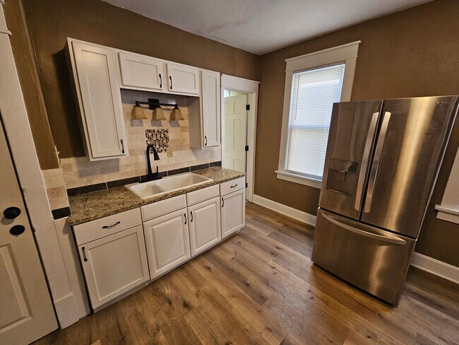 Building Photo - BNH- 2482