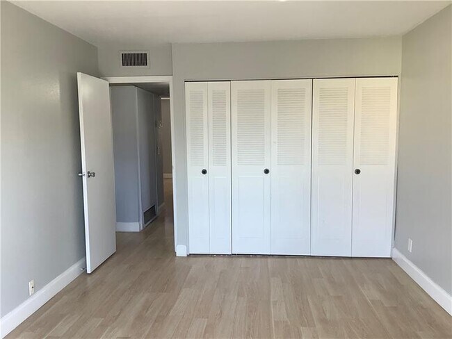 Building Photo - 189 Saxony Trail