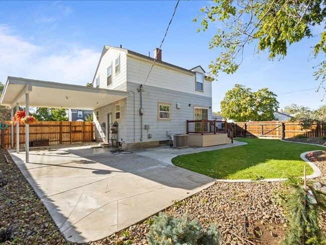 Building Photo - 910 Torbett St