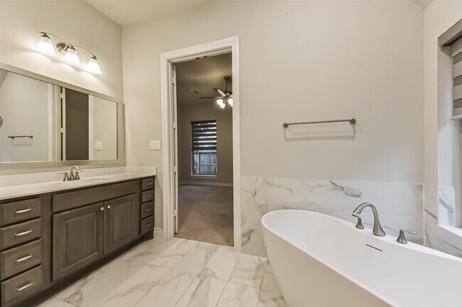 Building Photo - 21825 Enchanted Rock Dr N