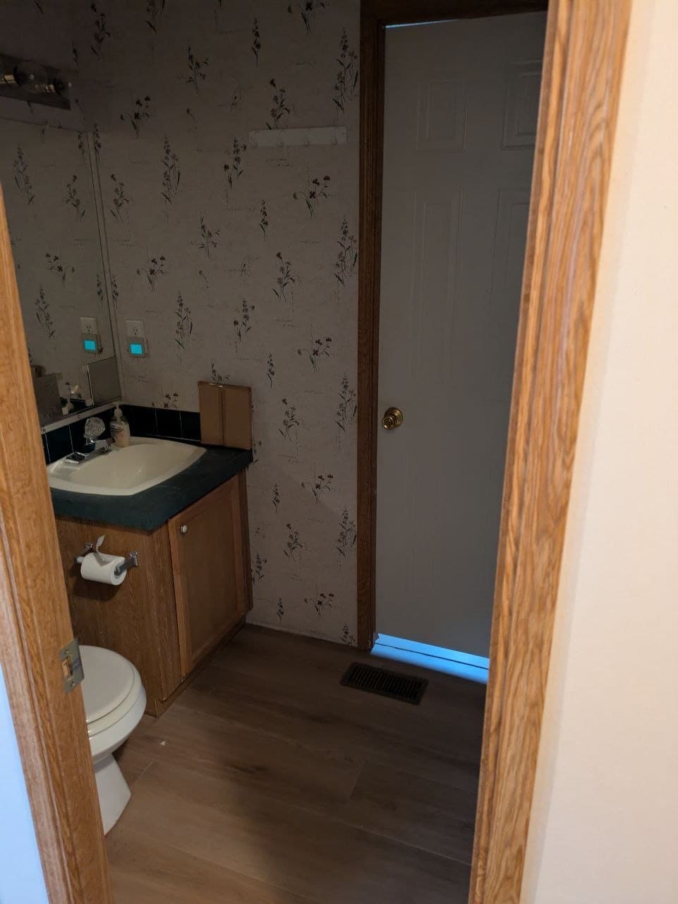 Guest bathroom - 230 Mountain Meadow Rd