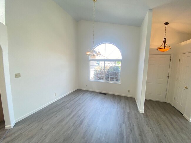 Building Photo - 6739 S Drexel Dr