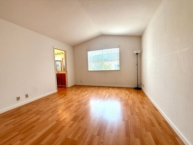 Building Photo - Beautiful Home With Large Yard & 2 Car Garage