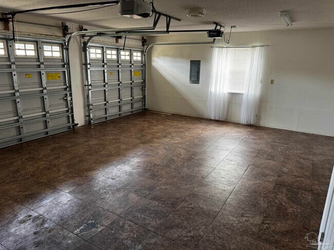 Building Photo - 5941 Leesway Blvd