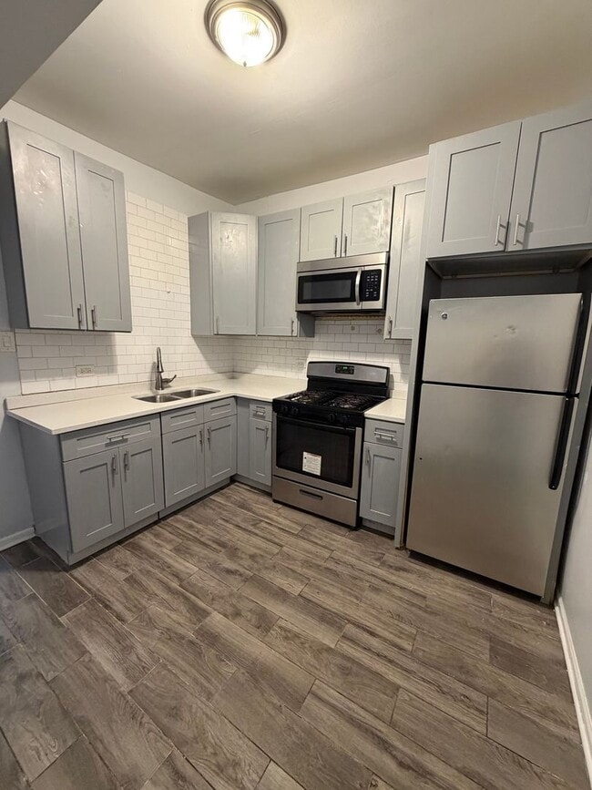 Building Photo - 7224 S St Lawrence Ave