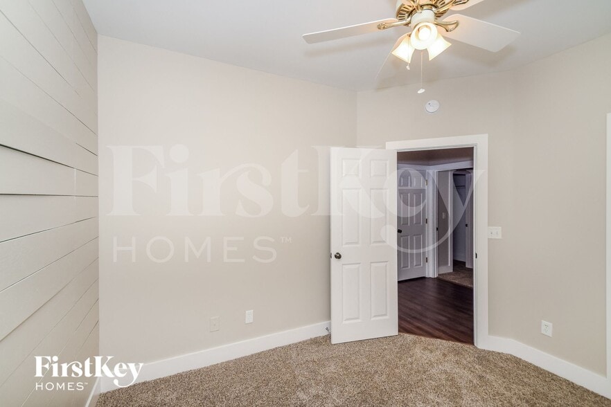 Building Photo - 209 Nottingham Dr