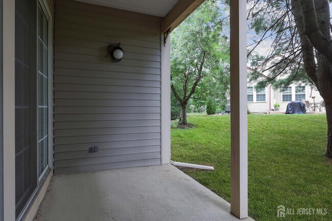 Building Photo - 123 Concordia Cir