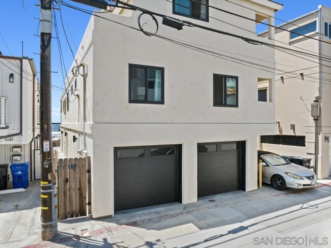 Building Photo - 3685-89 Ocean Front Walk