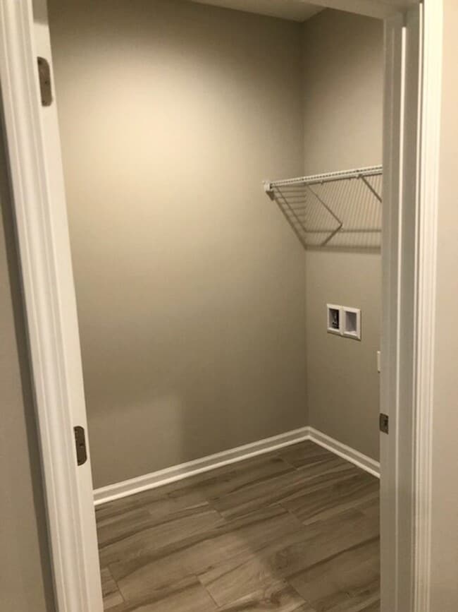 Building Photo - 3 Bedroom/2 Bath 5 minutes from base!!!