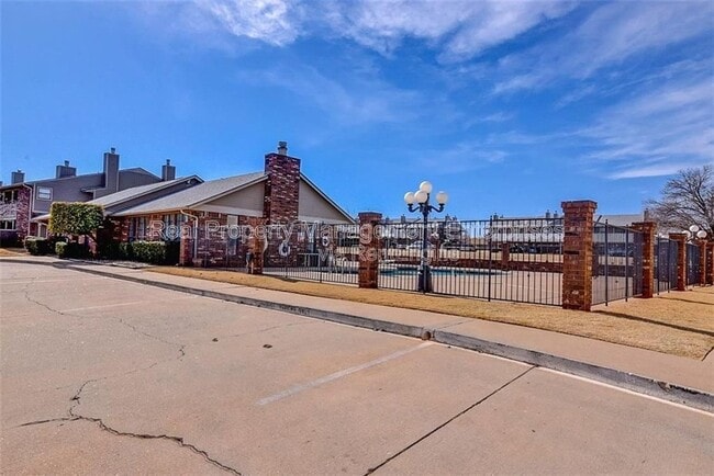 Building Photo - 11431 Springhollow Rd