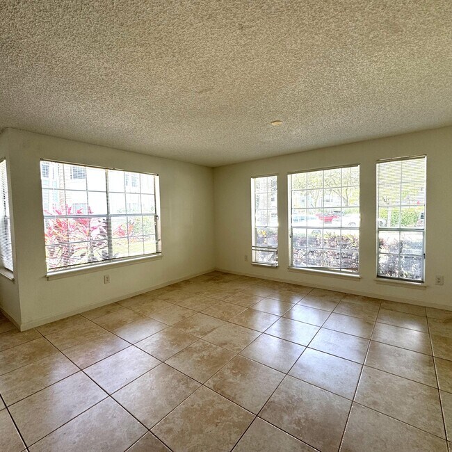 Building Photo - 1000 Crystal Way