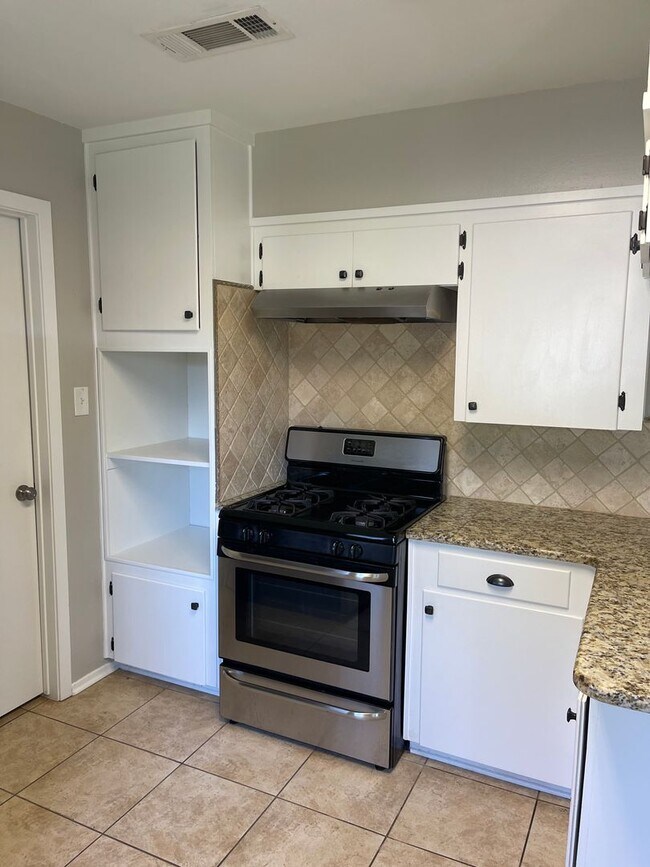 Building Photo - 1619 Anita St