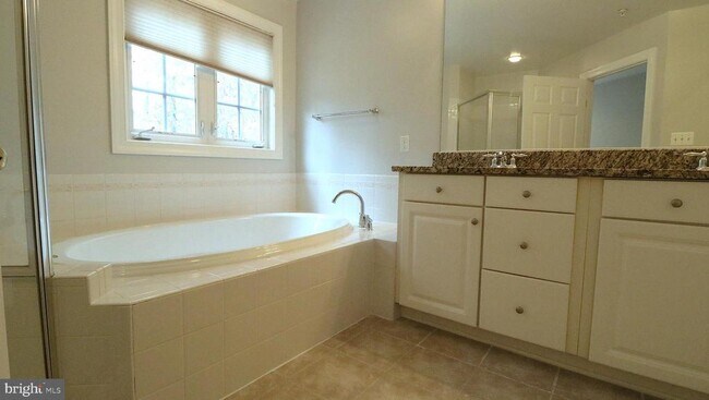 Building Photo - 7228 Fair Oak Dr