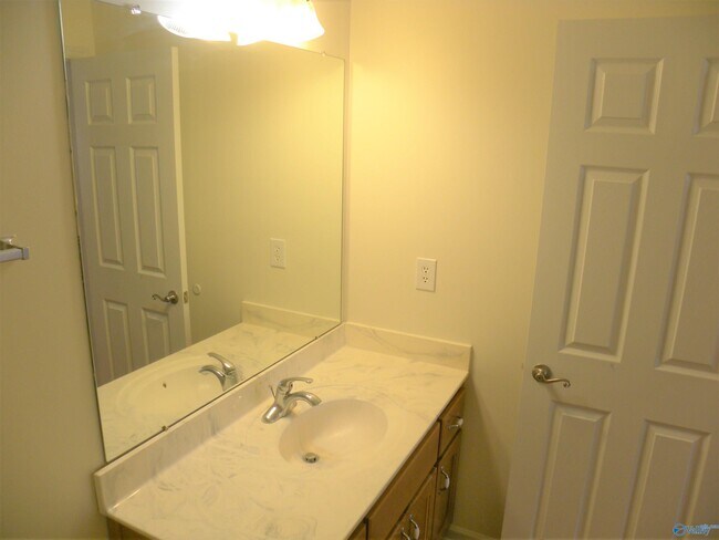 Building Photo - 409 Jasmine Dr