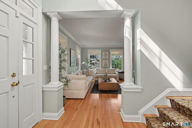 Building Photo - 4 Sickle Bar Ln