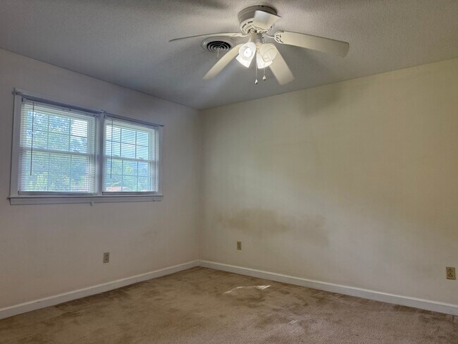 Building Photo - 502 Plantation Dr
