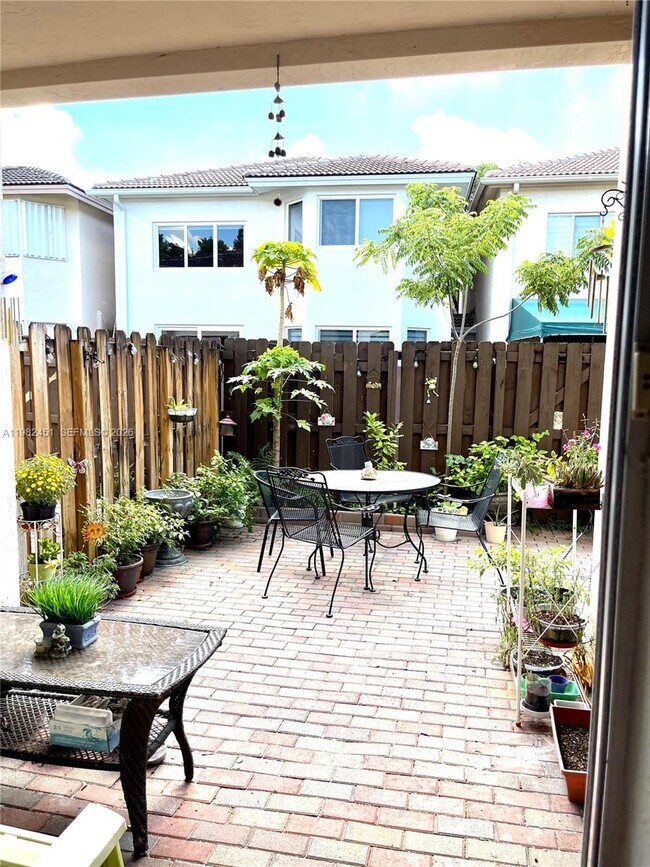 Building Photo - 11210 NW 73rd Terrace