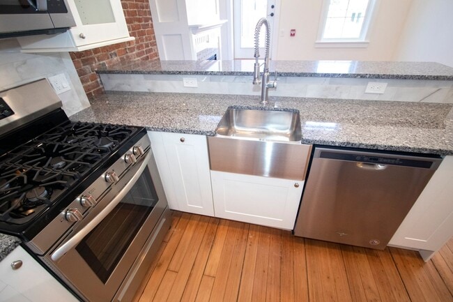 Building Photo - 440 Central Ave