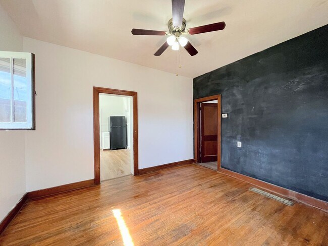 Building Photo - 3 bed in Nickerson with large fenced yard