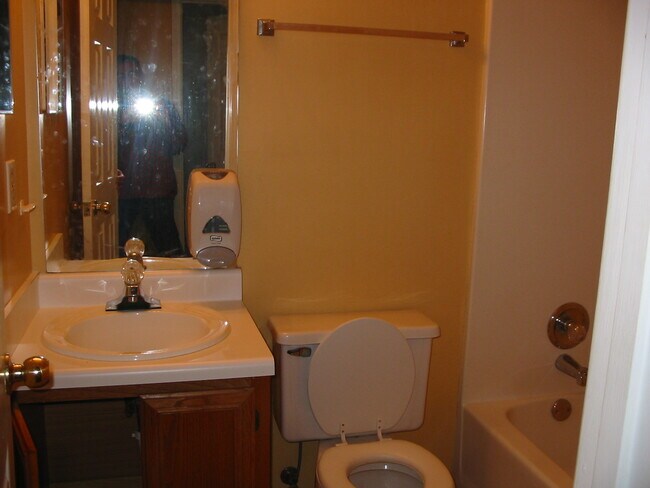 Building Photo - 1205 Sunday Ln