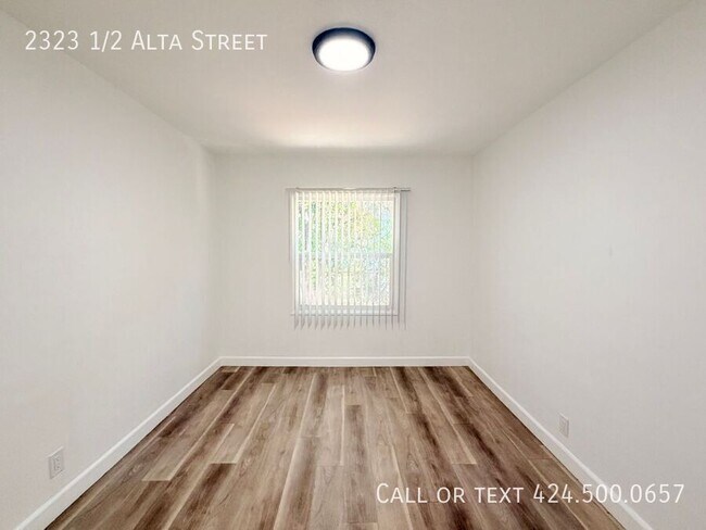 Building Photo - 2323 1/2 Alta Street-