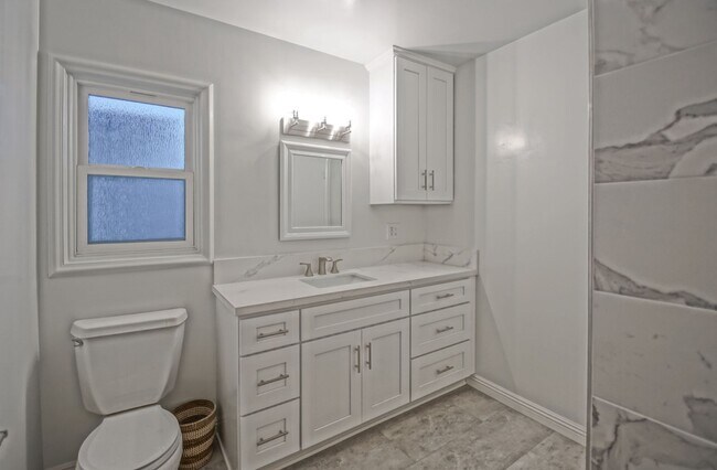Building Photo - Remodeled & Incredibly Charming, 1BR1BA No...