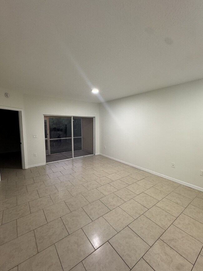 Building Photo - "Charming 3-Bed, 2-Bath Gem in Riverview – Spacious 1151 Sq. Ft. Haven Awaits!"