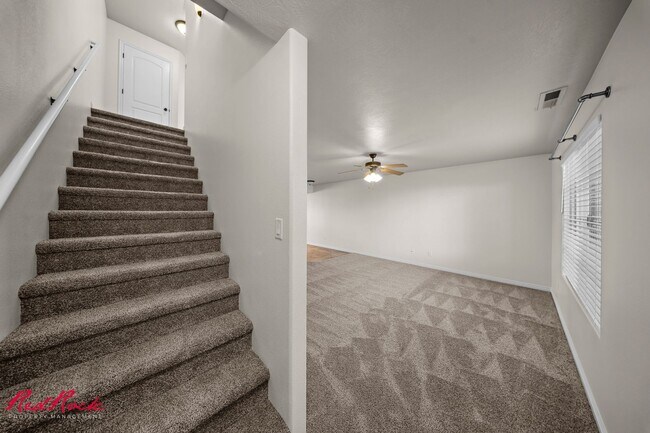 Building Photo - Adorable 3 Bedroom End Unit Townhome!