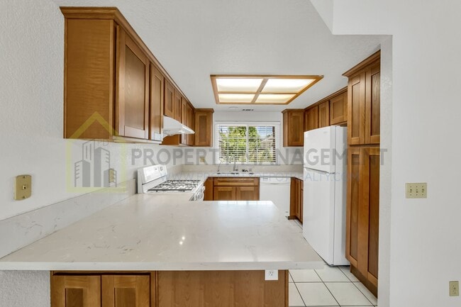 Building Photo - Spacious 4-Bedroom Home for Rent - $2800/m...