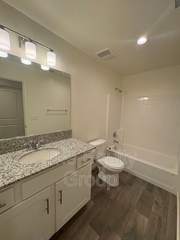 Building Photo - 1946 E School Ave