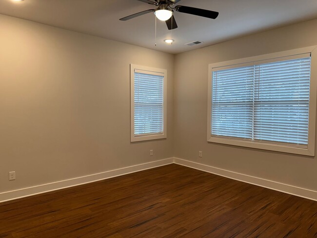 Building Photo - $500 off First Month Rent - Brand New Town...