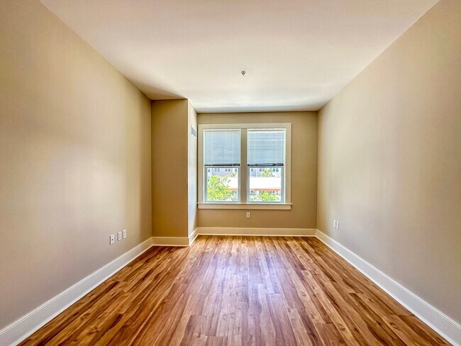 Building Photo - 25 Stonehaven Dr