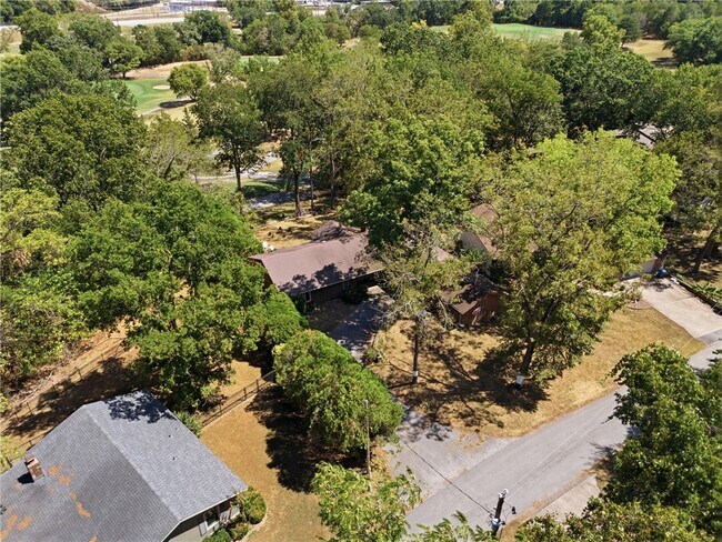 Building Photo - 6 Nottingham Cir