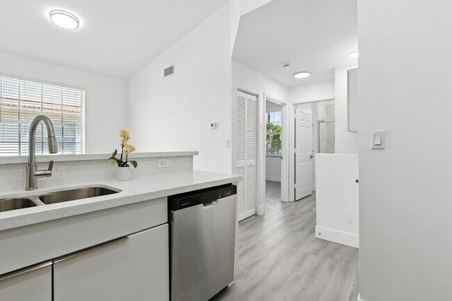 Building Photo - 18650 SW 28th Ct