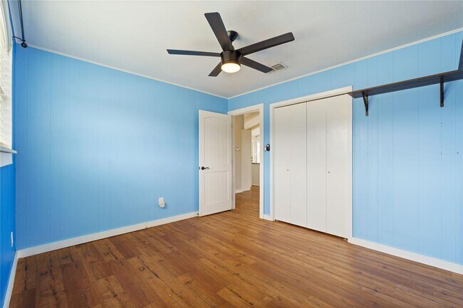 Building Photo - 2351 Skyline Dr