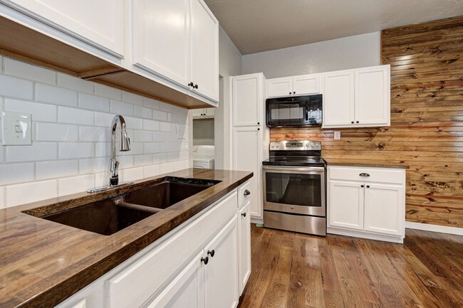 Building Photo - Charming Newly Updated 2 Bed, 2 Bath Home in the Heart of OKC!