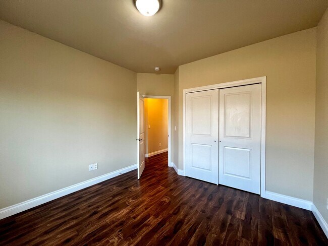 Building Photo - B606