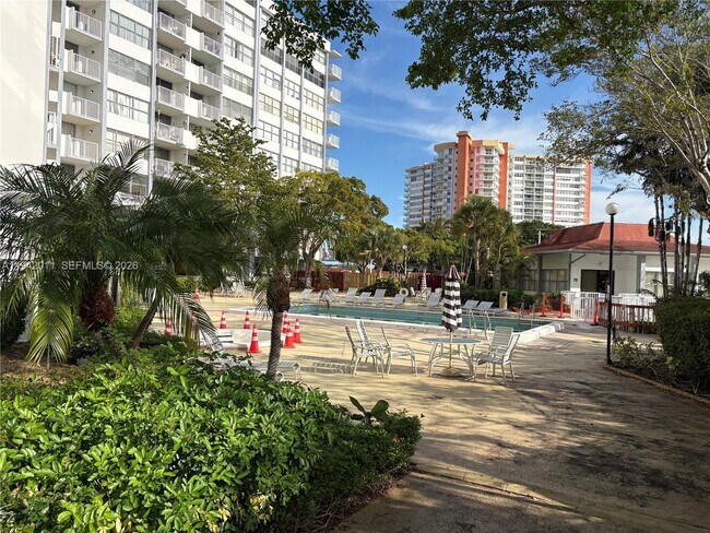 Building Photo - 1200 NE Miami Gardens Dr