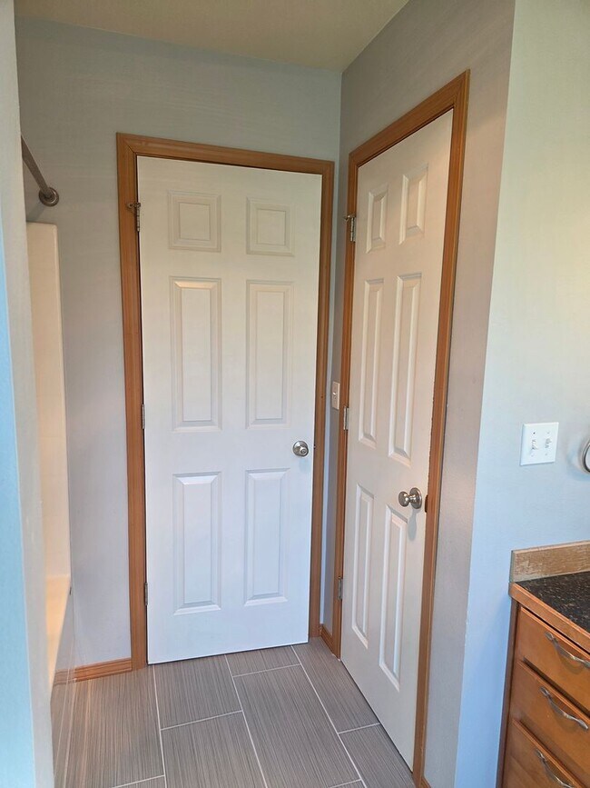 Building Photo - Craftsman Style 3 Bed/2 Bath Home - Bremerton