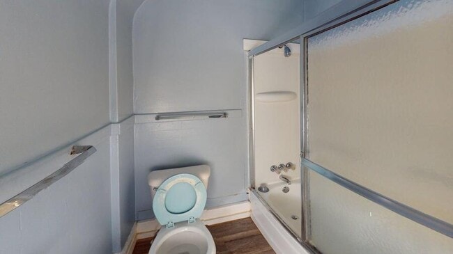 Building Photo - 930 Dewey-930DEW